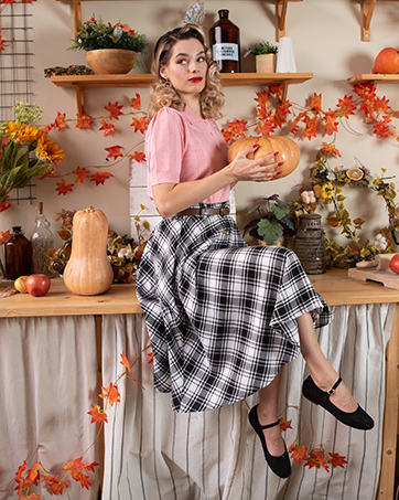 women plaid skirt
